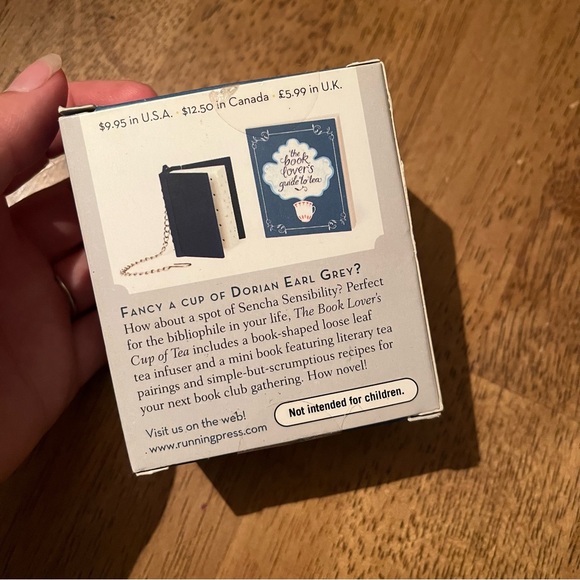 NWT book lover’s silicone tea infuser - Picture 5 of 5